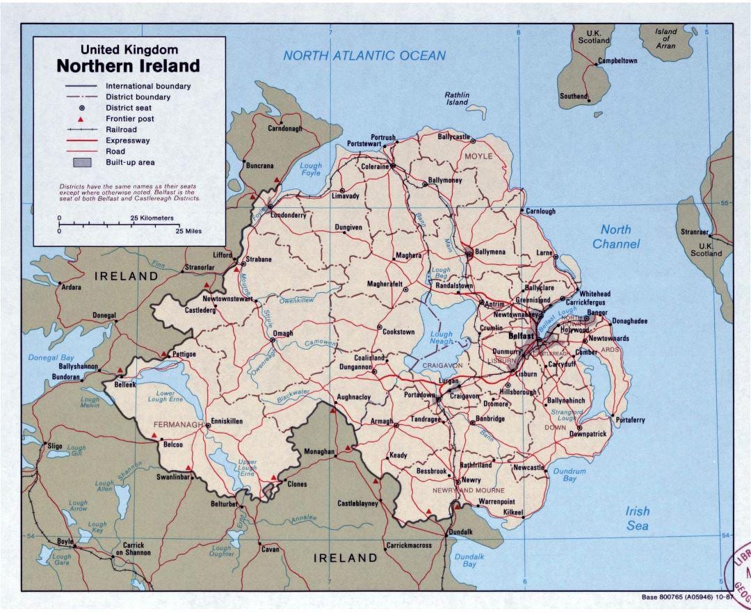 地図の道路地図のアイルランドと北アイルランド