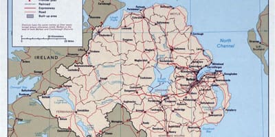 地図の道路地図のアイルランドと北アイルランド
